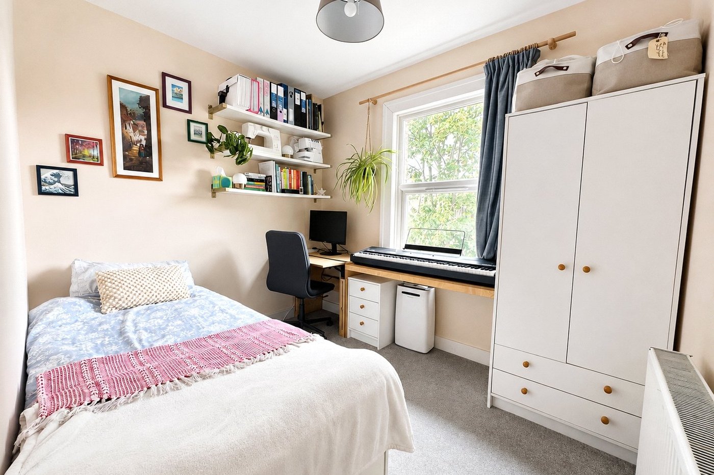 2 bedroom property for sale in London | Robinson Jackson