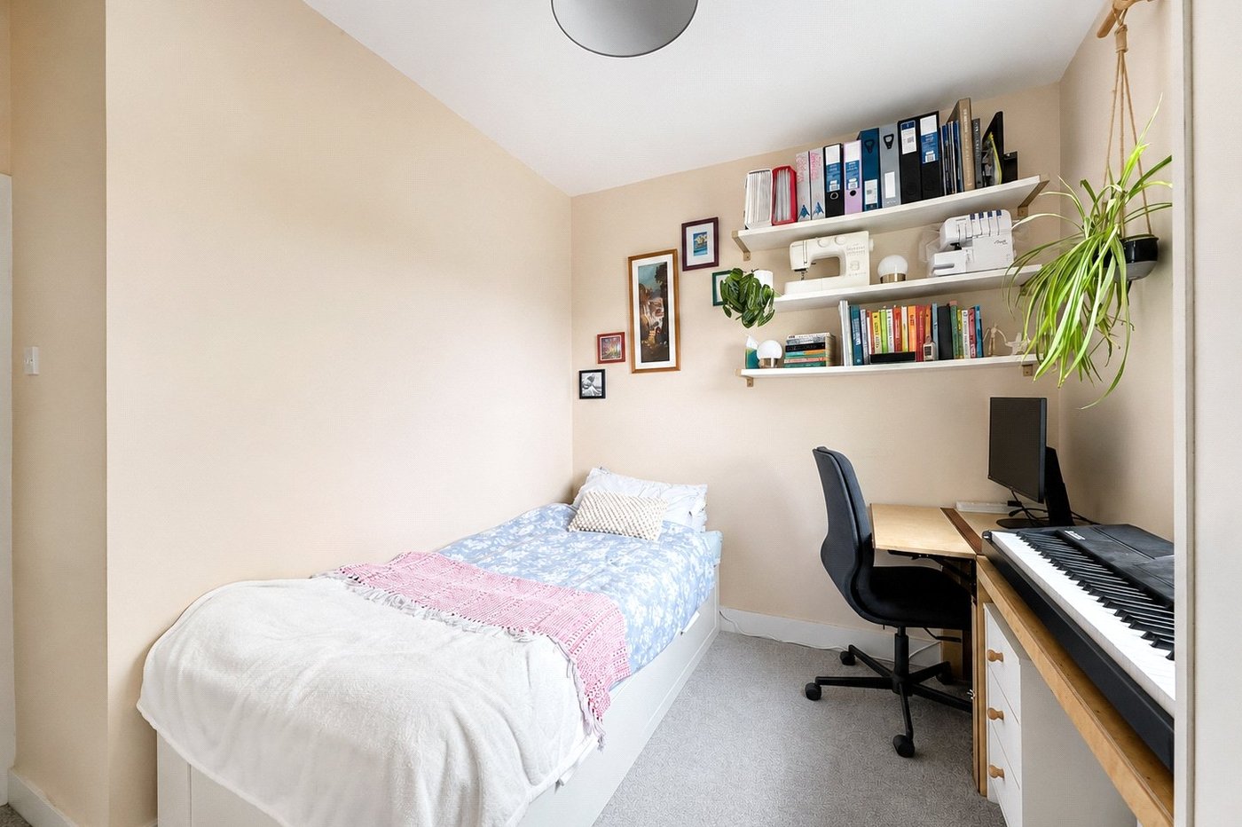 2 bedroom property for sale in London | Robinson Jackson