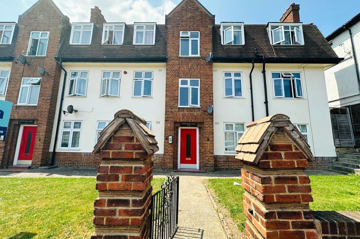 2 bedroom property for sale in London | Robinson Jackson