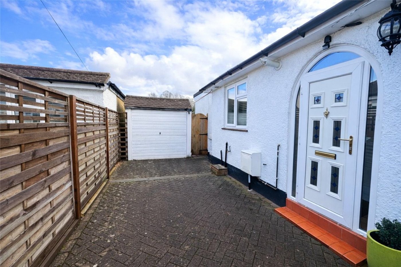 2 bedroom bungalow for sale in South Orpington | Robinson Jackson