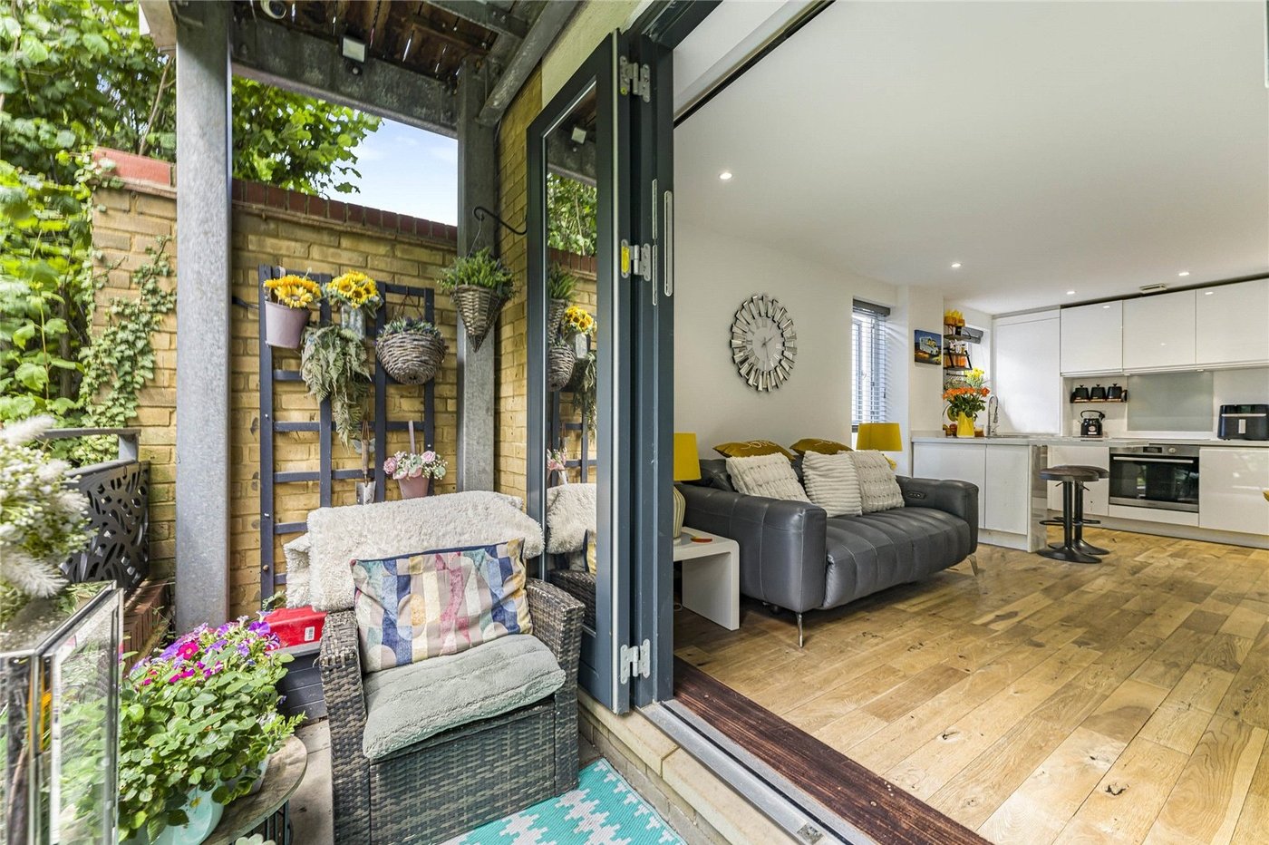 2 bedroom property for sale in Greenhithe | Robinson Jackson