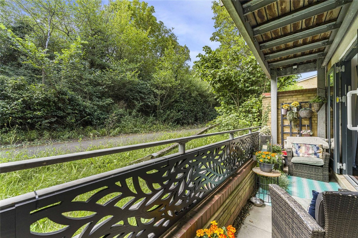 2 bedroom property for sale in Greenhithe | Robinson Jackson