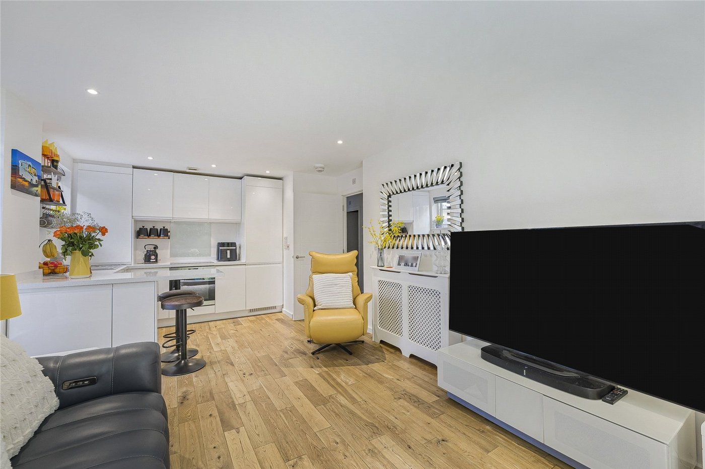 2 bedroom property for sale in Greenhithe | Robinson Jackson