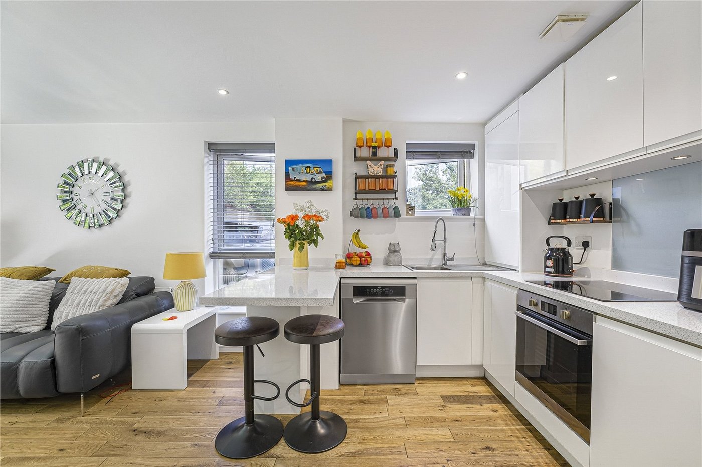 2 bedroom property for sale in Greenhithe | Robinson Jackson