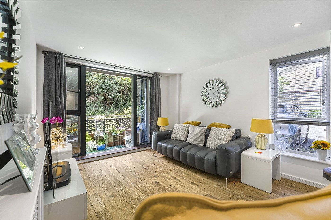 2 bedroom property for sale in Greenhithe | Robinson Jackson