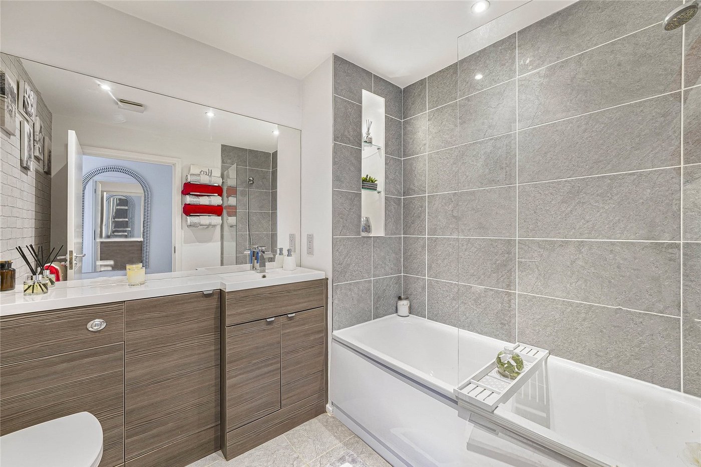 2 bedroom property for sale in Greenhithe | Robinson Jackson
