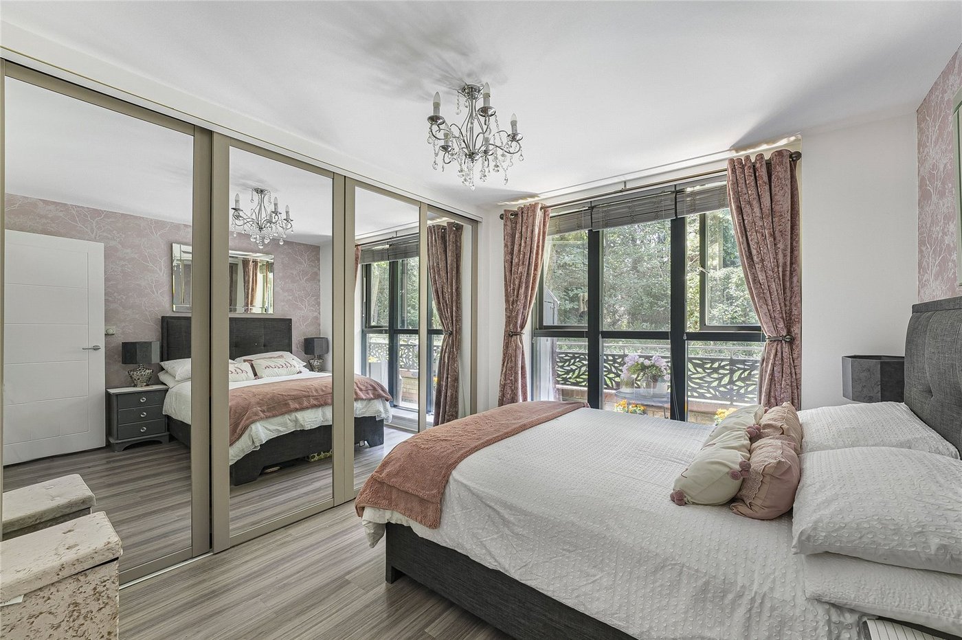 2 bedroom property for sale in Greenhithe | Robinson Jackson