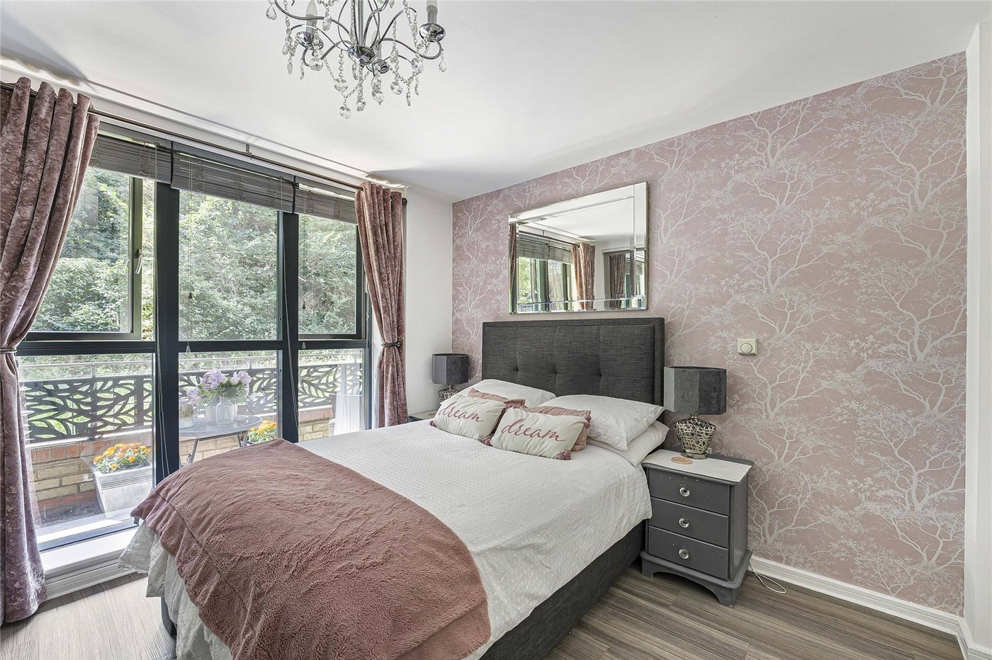 2 bedroom property for sale in Greenhithe | Robinson Jackson