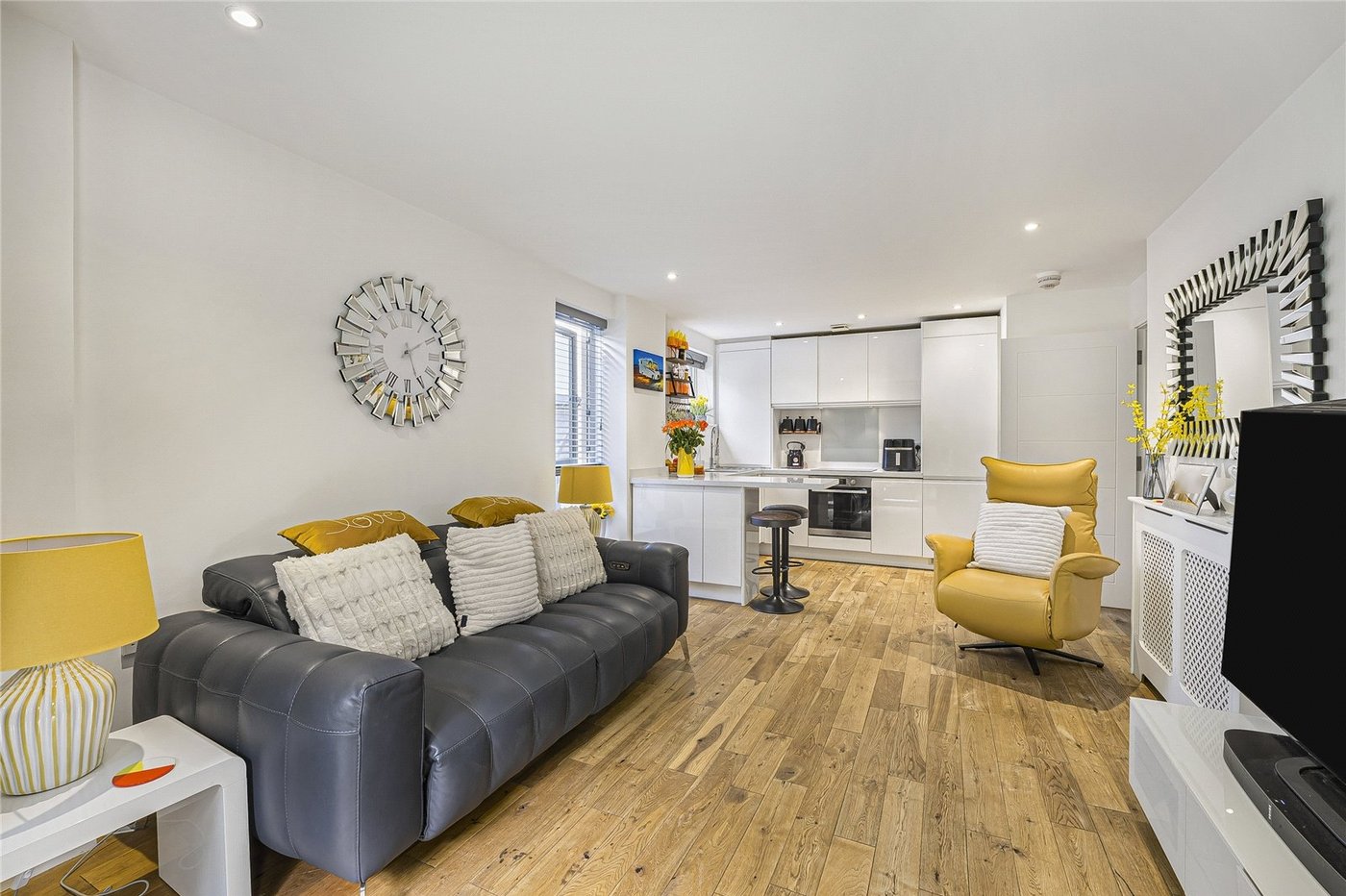2 bedroom property for sale in Greenhithe | Robinson Jackson