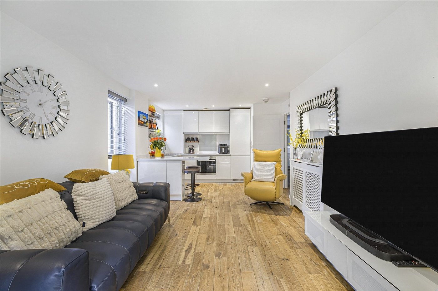 2 bedroom property for sale in Greenhithe | Robinson Jackson