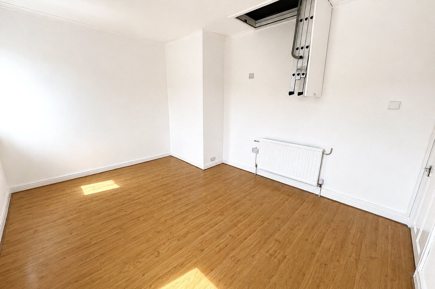 3 bedroom house for sale in London | Robinson Jackson