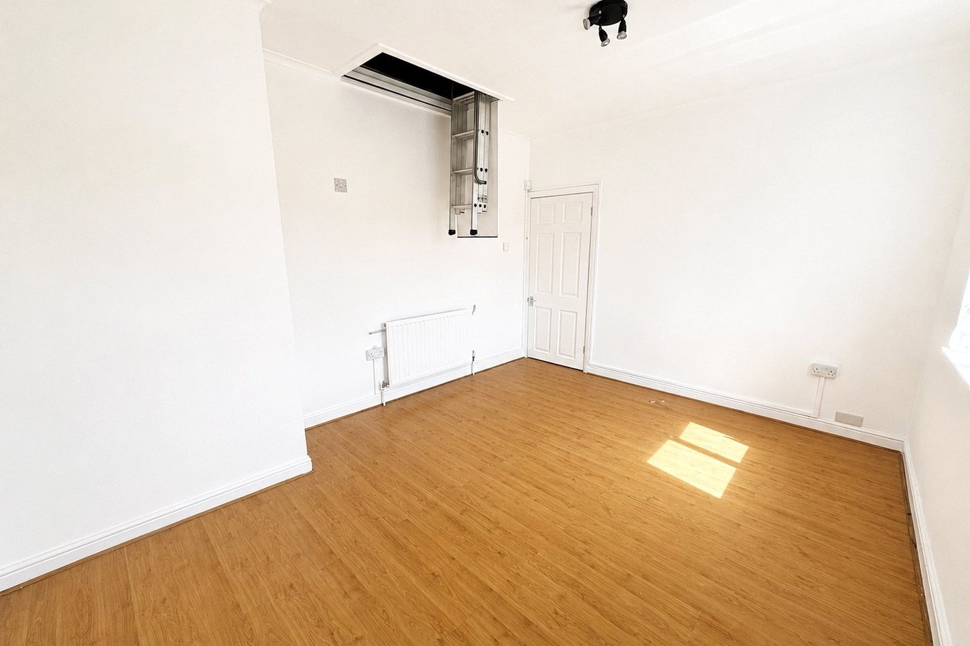 3 bedroom house for sale in London | Robinson Jackson