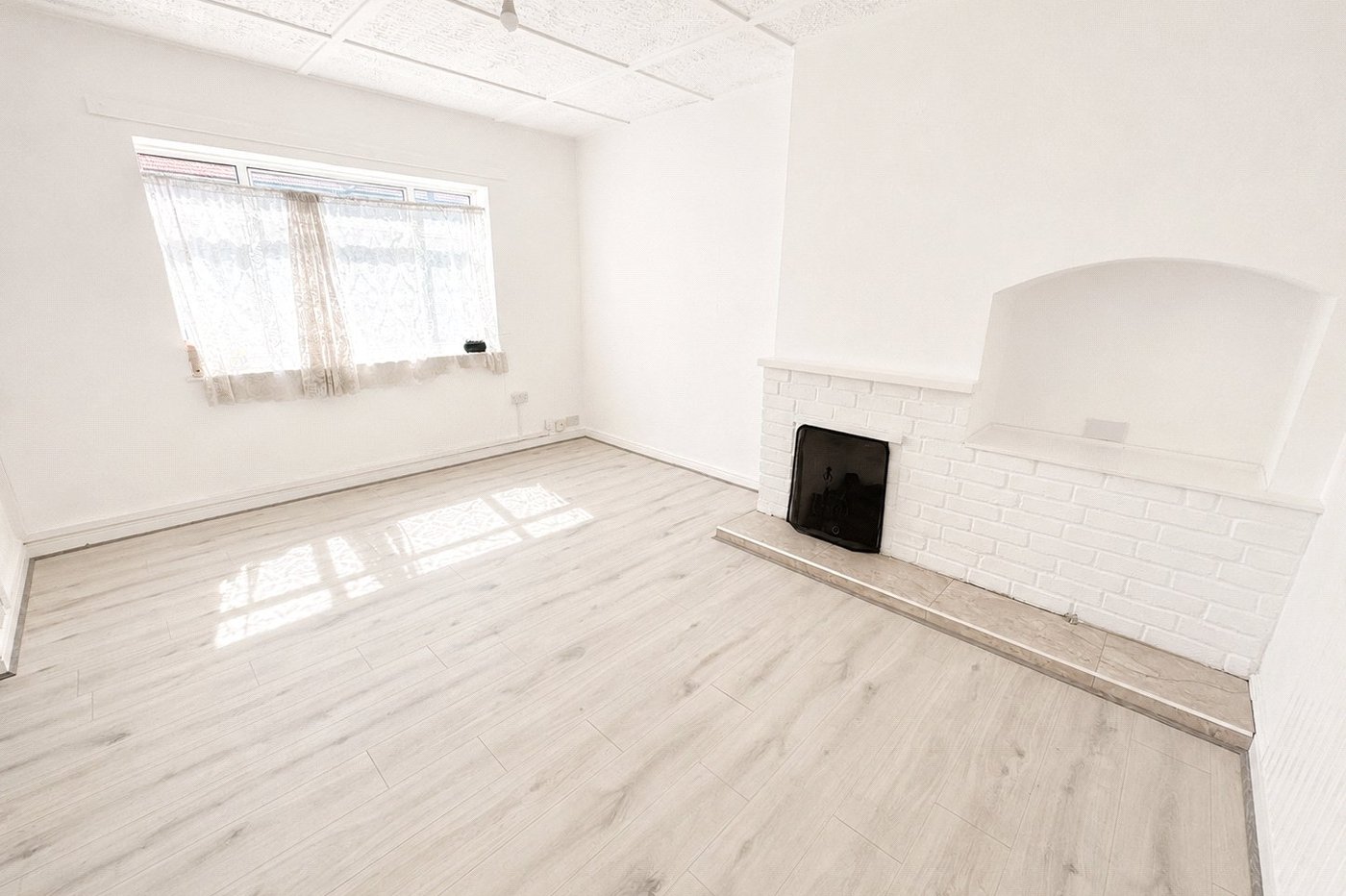 3 bedroom house for sale in London | Robinson Jackson