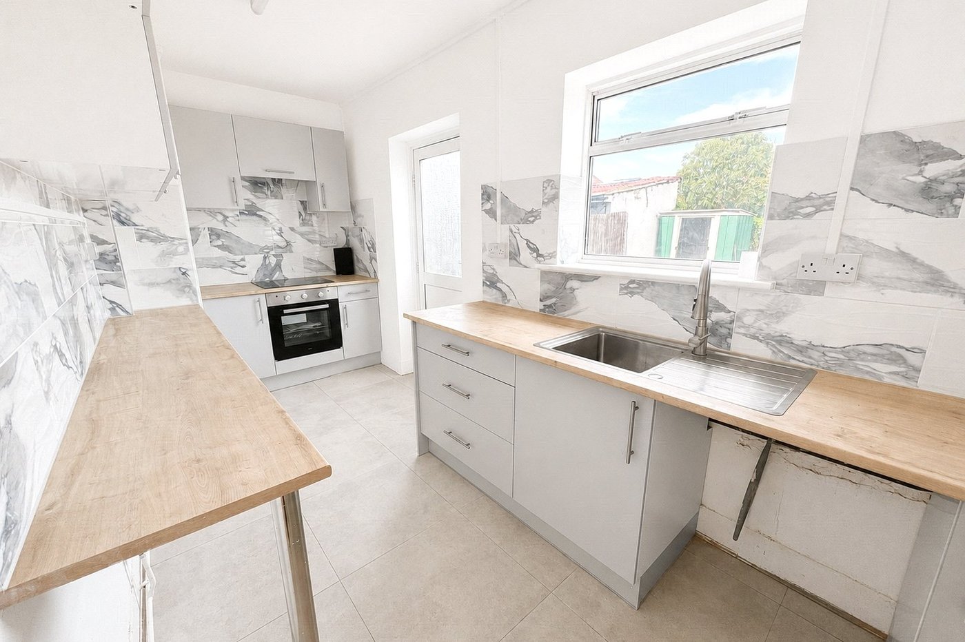 3 bedroom house for sale in London | Robinson Jackson
