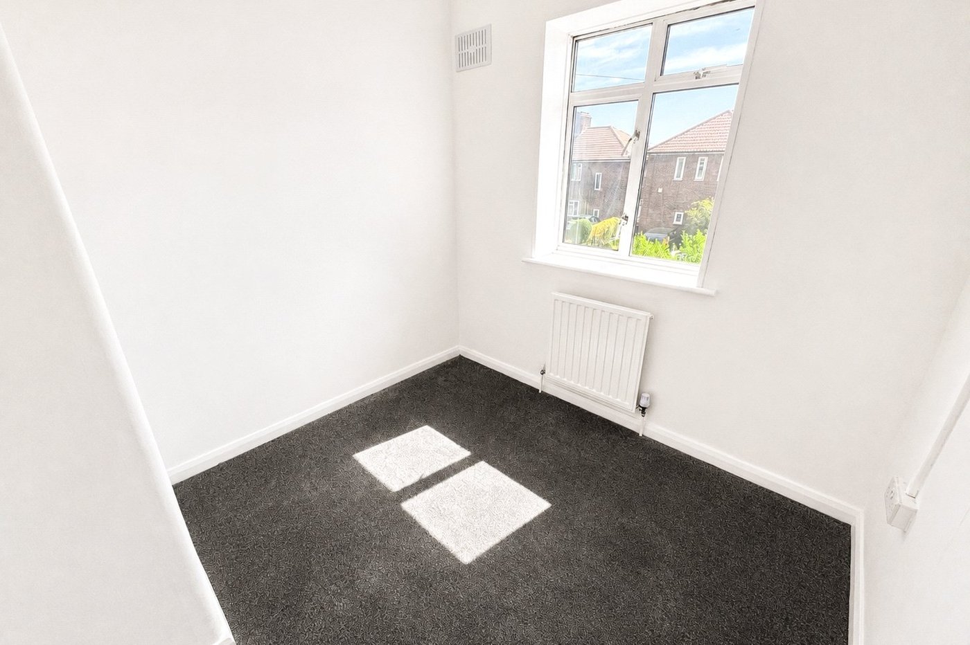 3 bedroom house for sale in London | Robinson Jackson