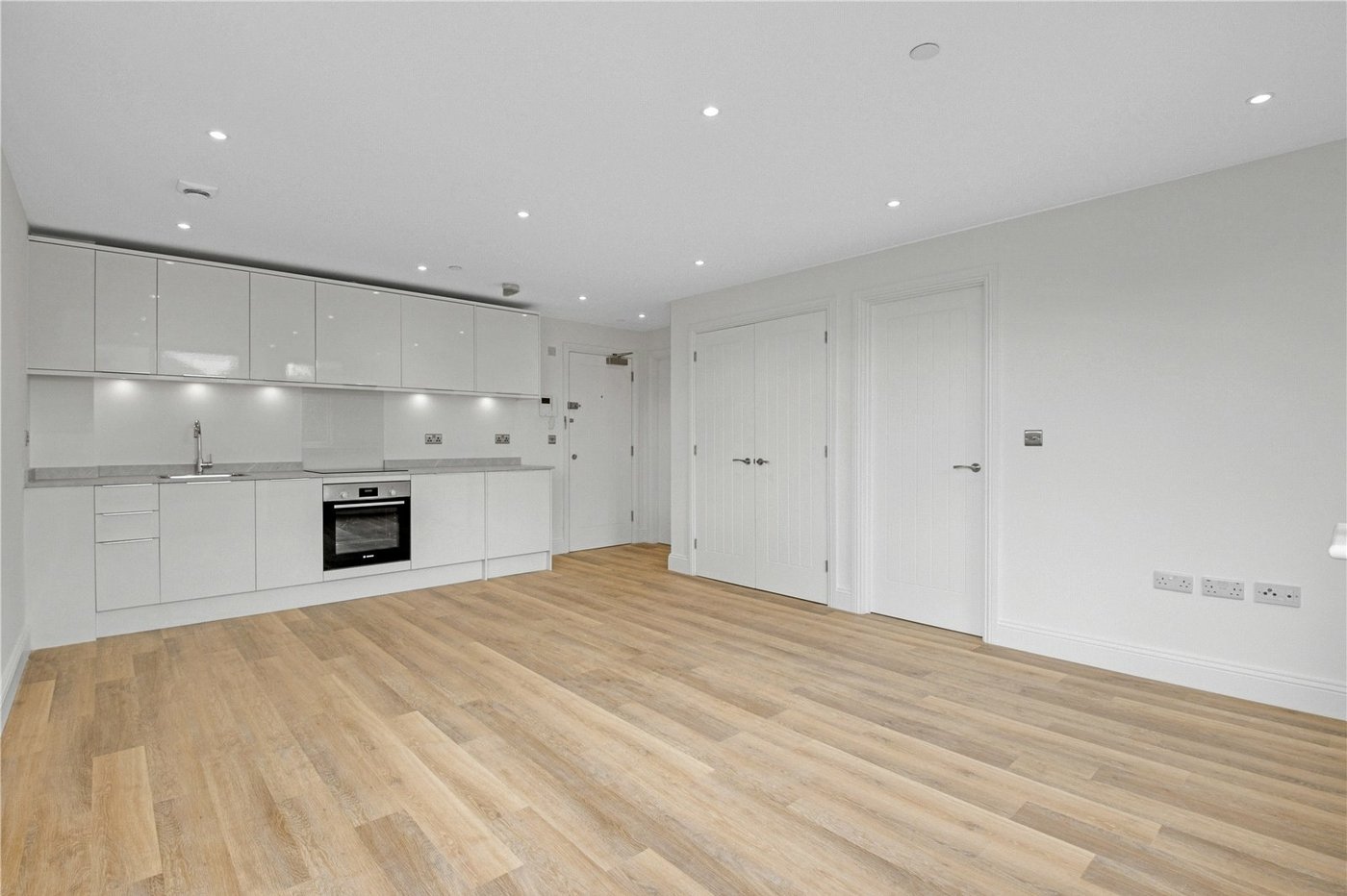 1 bedroom property for sale in New Road | Robinson Michael & Jackson