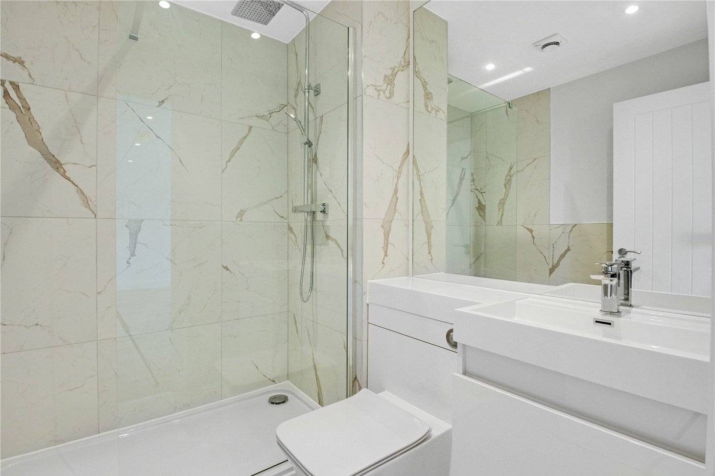 1 bedroom property for sale in New Road | Robinson Michael & Jackson