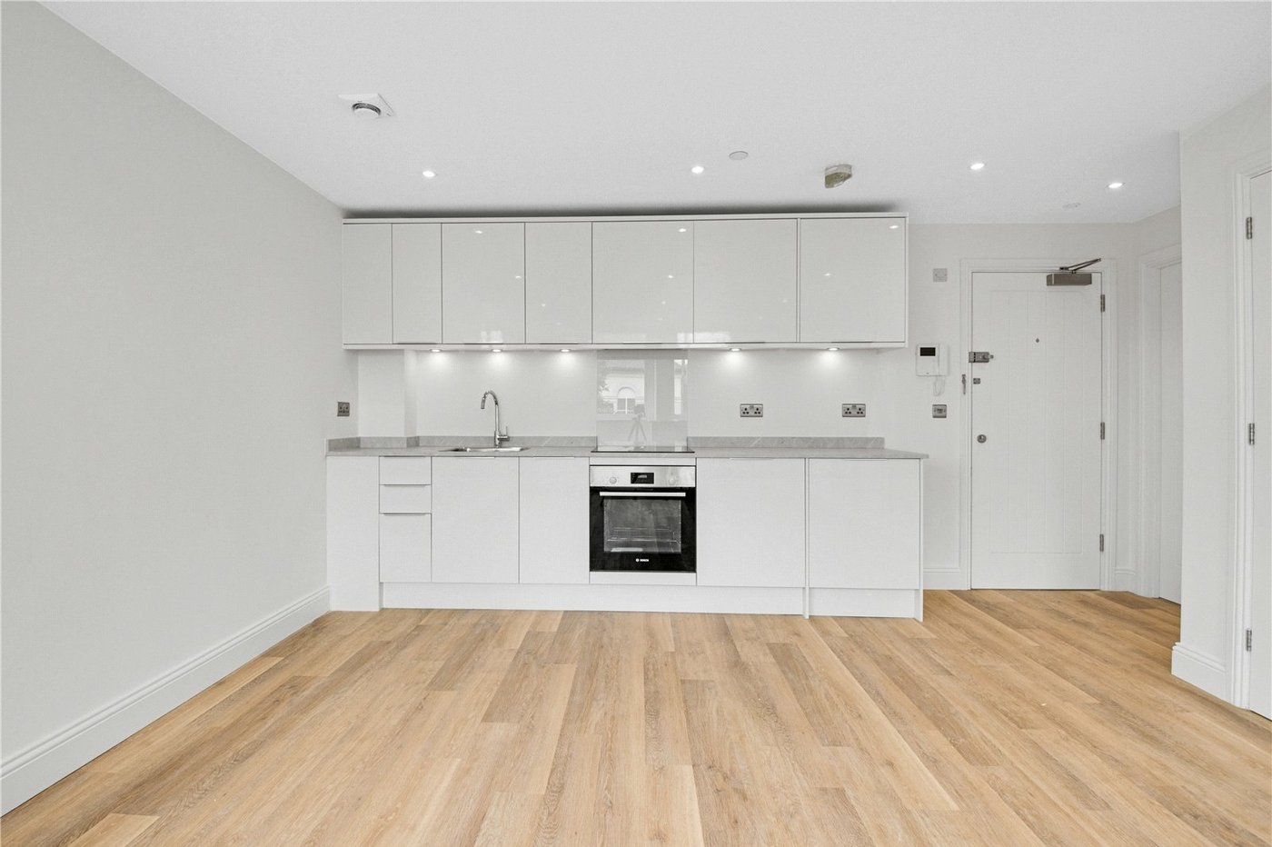 1 bedroom property for sale in New Road | Robinson Michael & Jackson