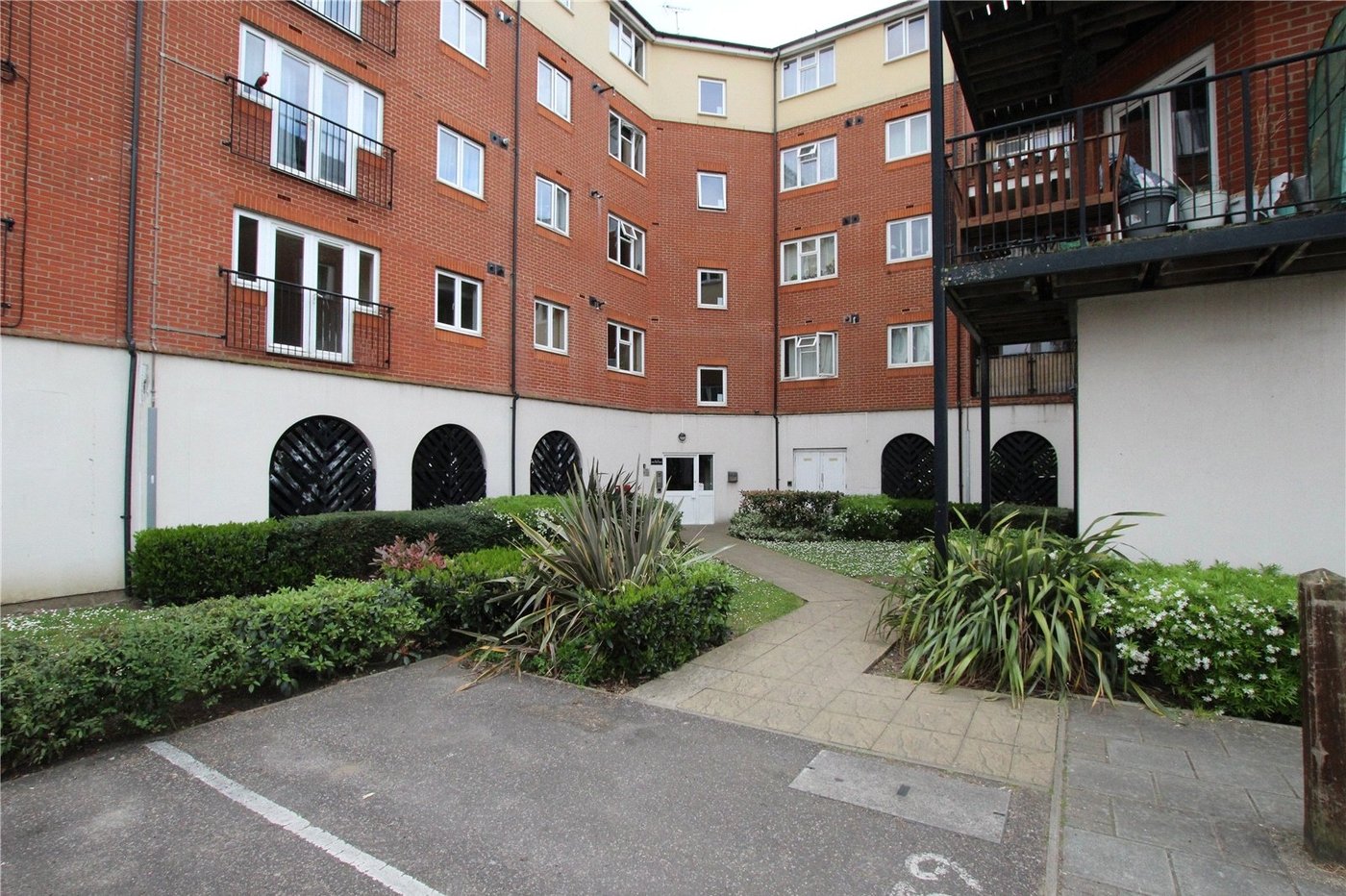 1 bedroom property for sale in Pettacre Close | Robinson Jackson