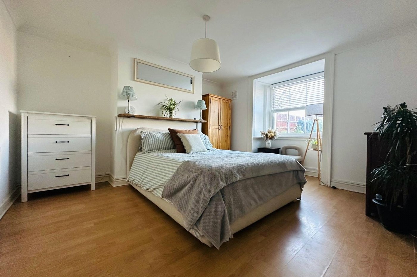 2 bedroom property for sale in 16 Rutland Park | Robinson Jackson