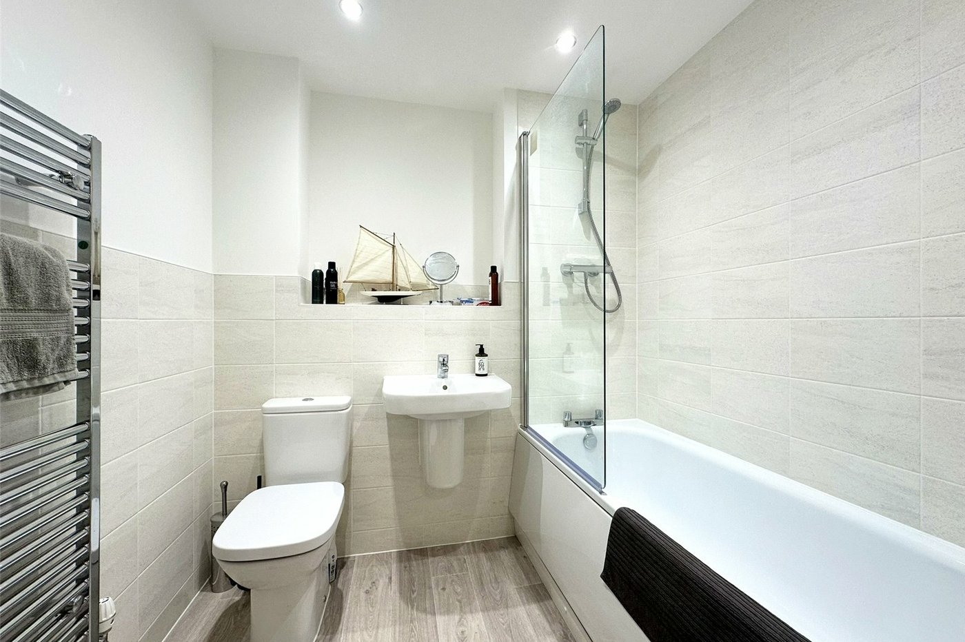 2 bedroom property for sale in Castle Hill | Robinson Jackson