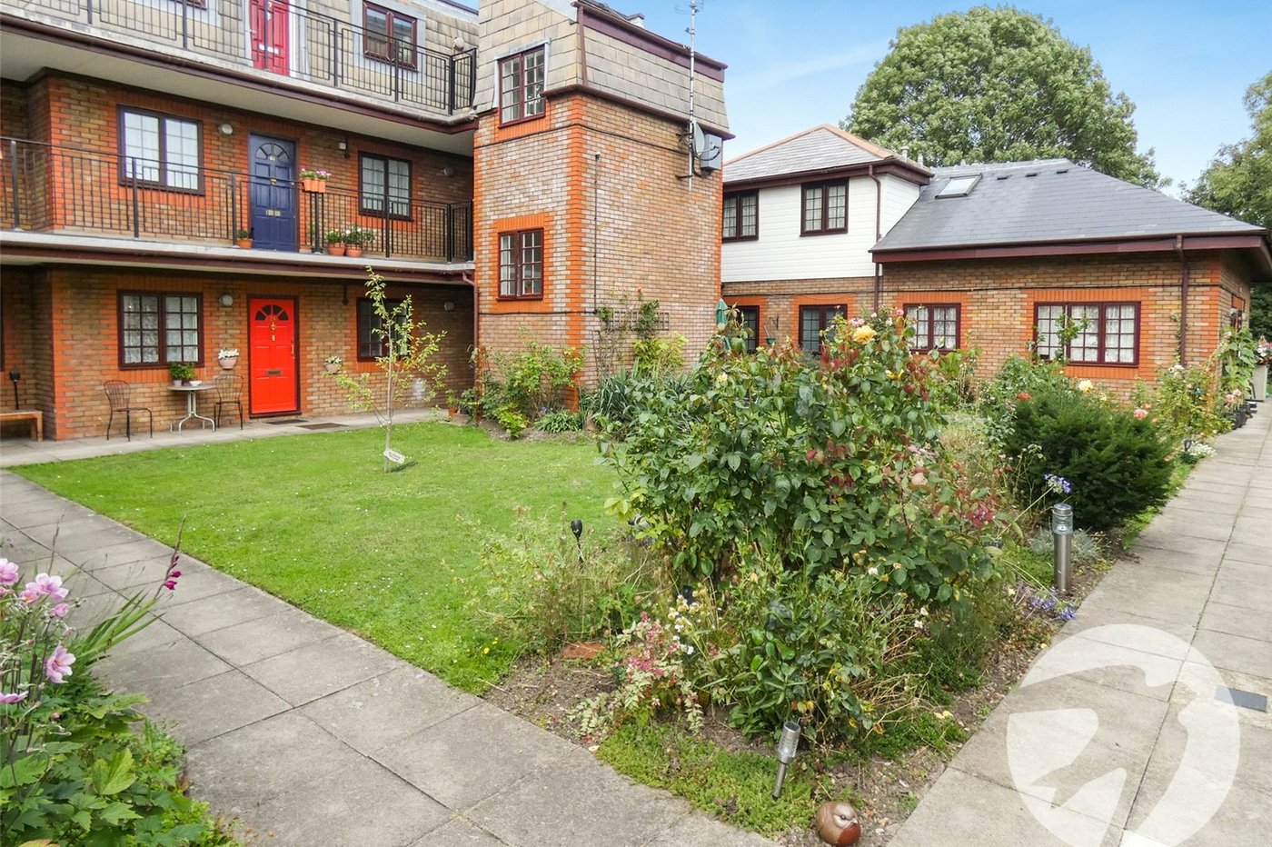 2 bedroom property for sale in London | Robinson Jackson