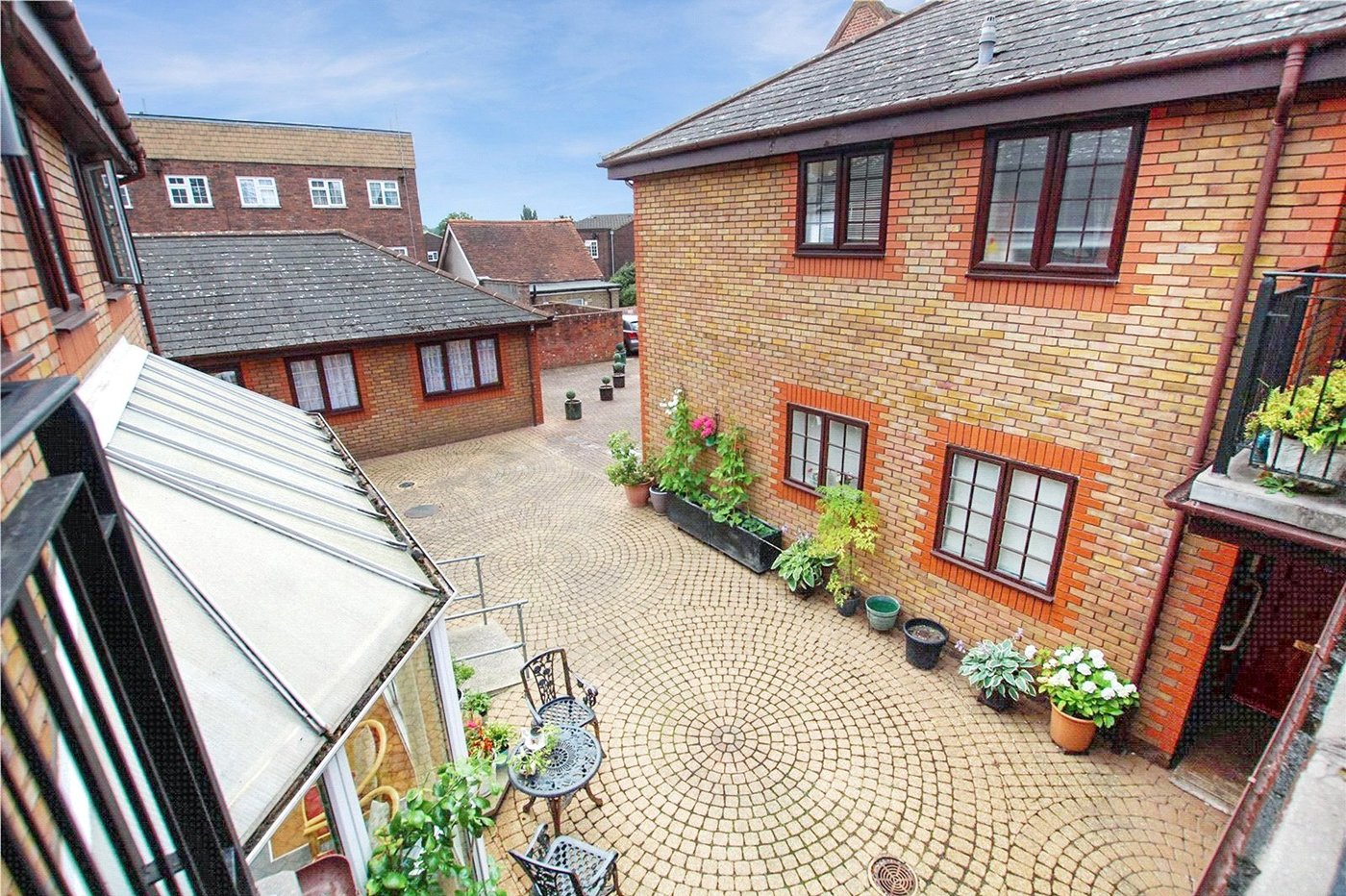 2 bedroom property for sale in London | Robinson Jackson