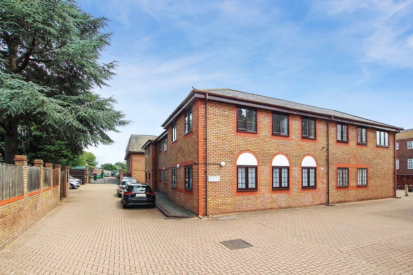 2 bedroom property for sale in London | Robinson Jackson