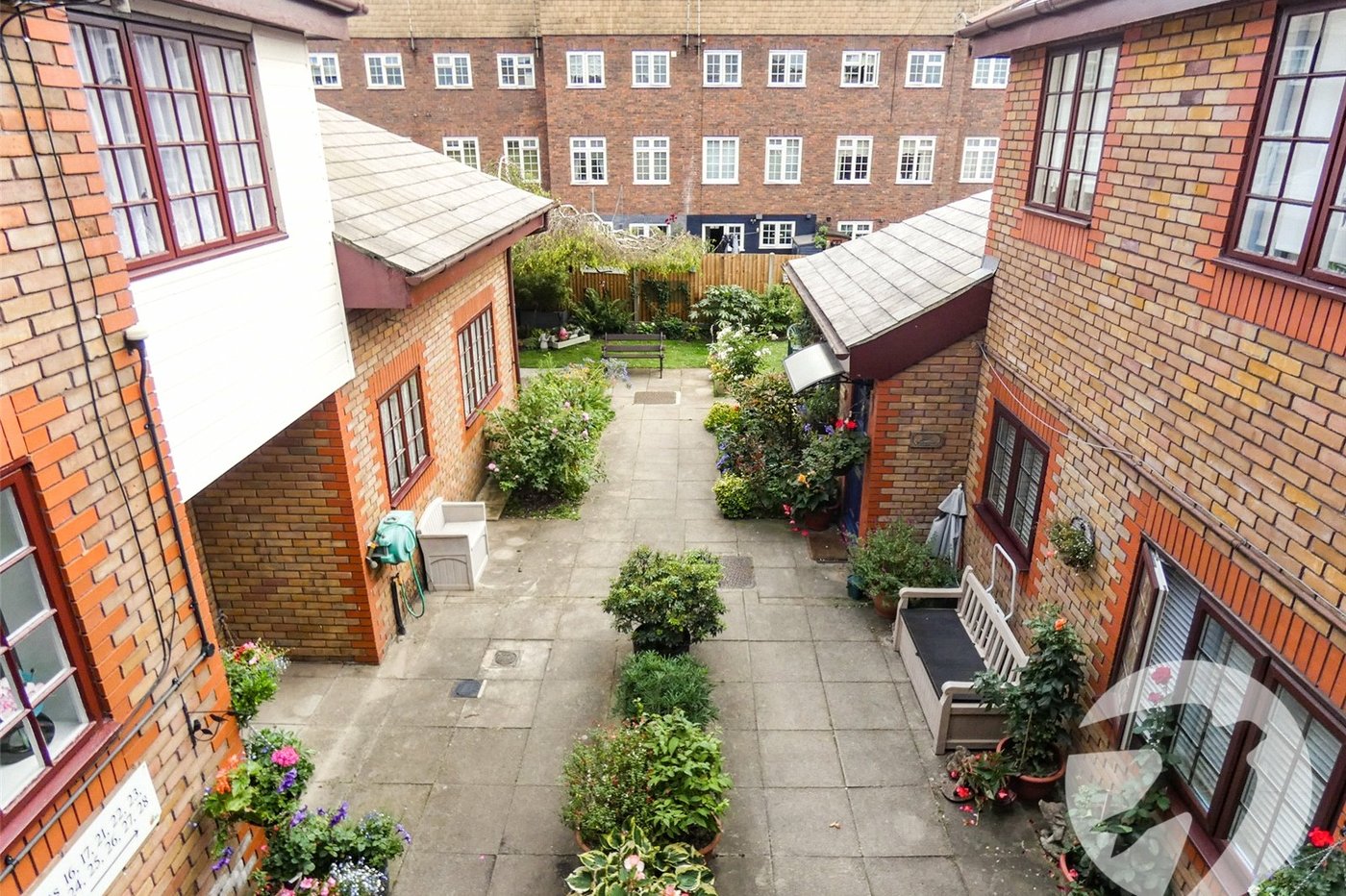 2 bedroom property for sale in London | Robinson Jackson