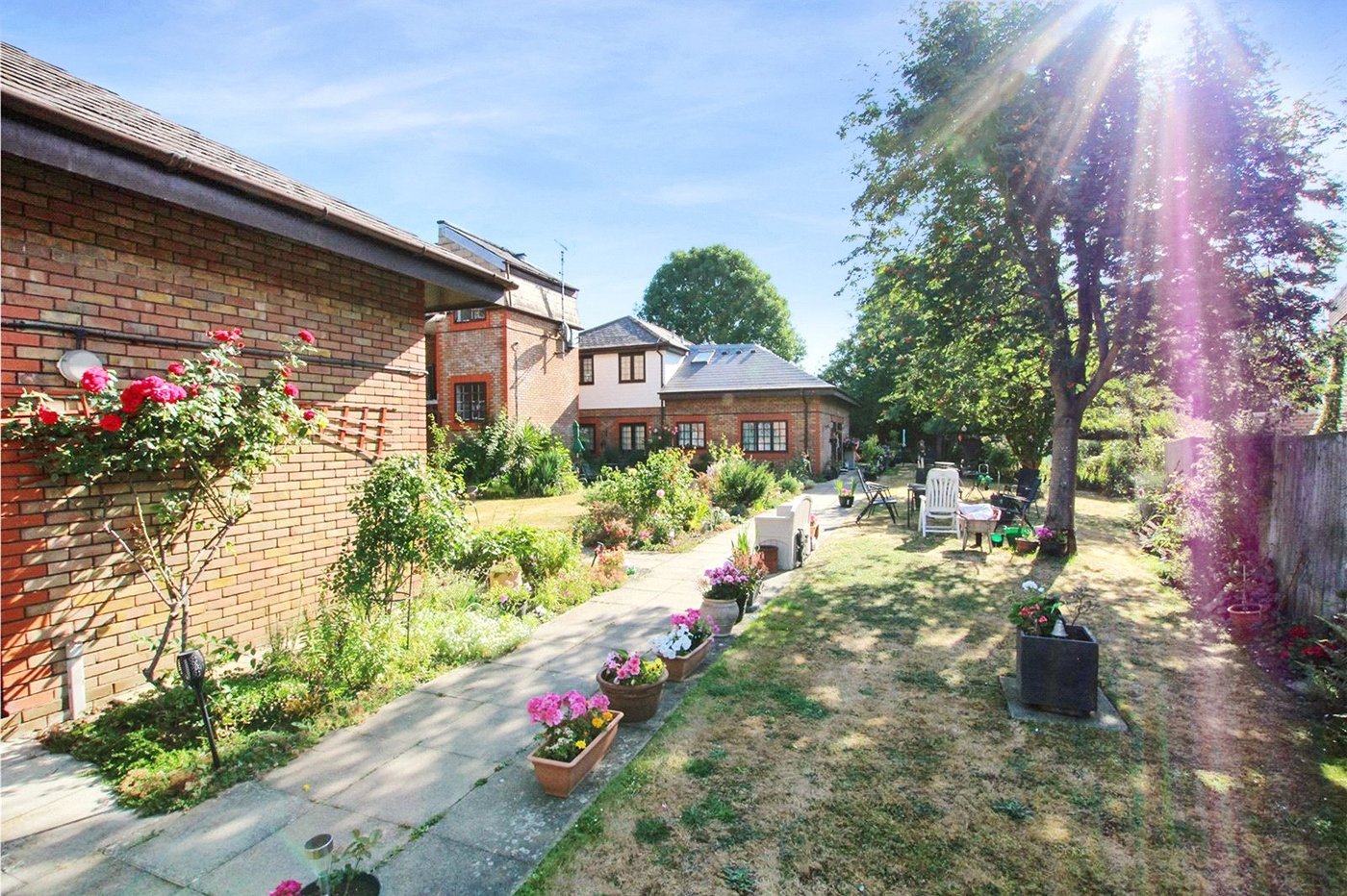 2 bedroom property for sale in London | Robinson Jackson