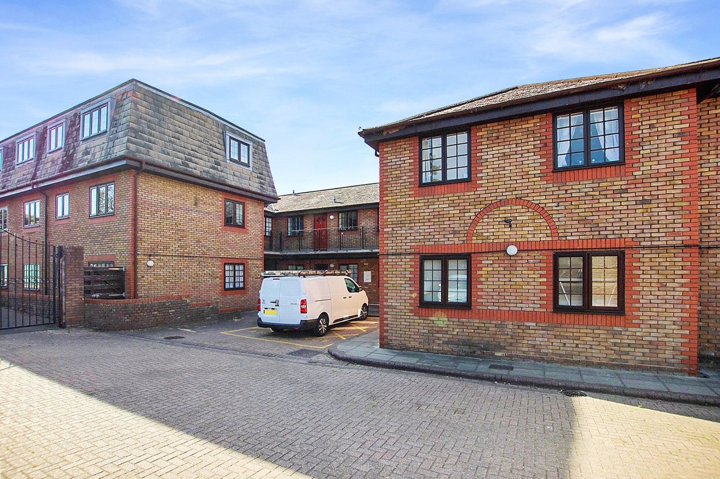 2 bedroom property for sale in London | Robinson Jackson