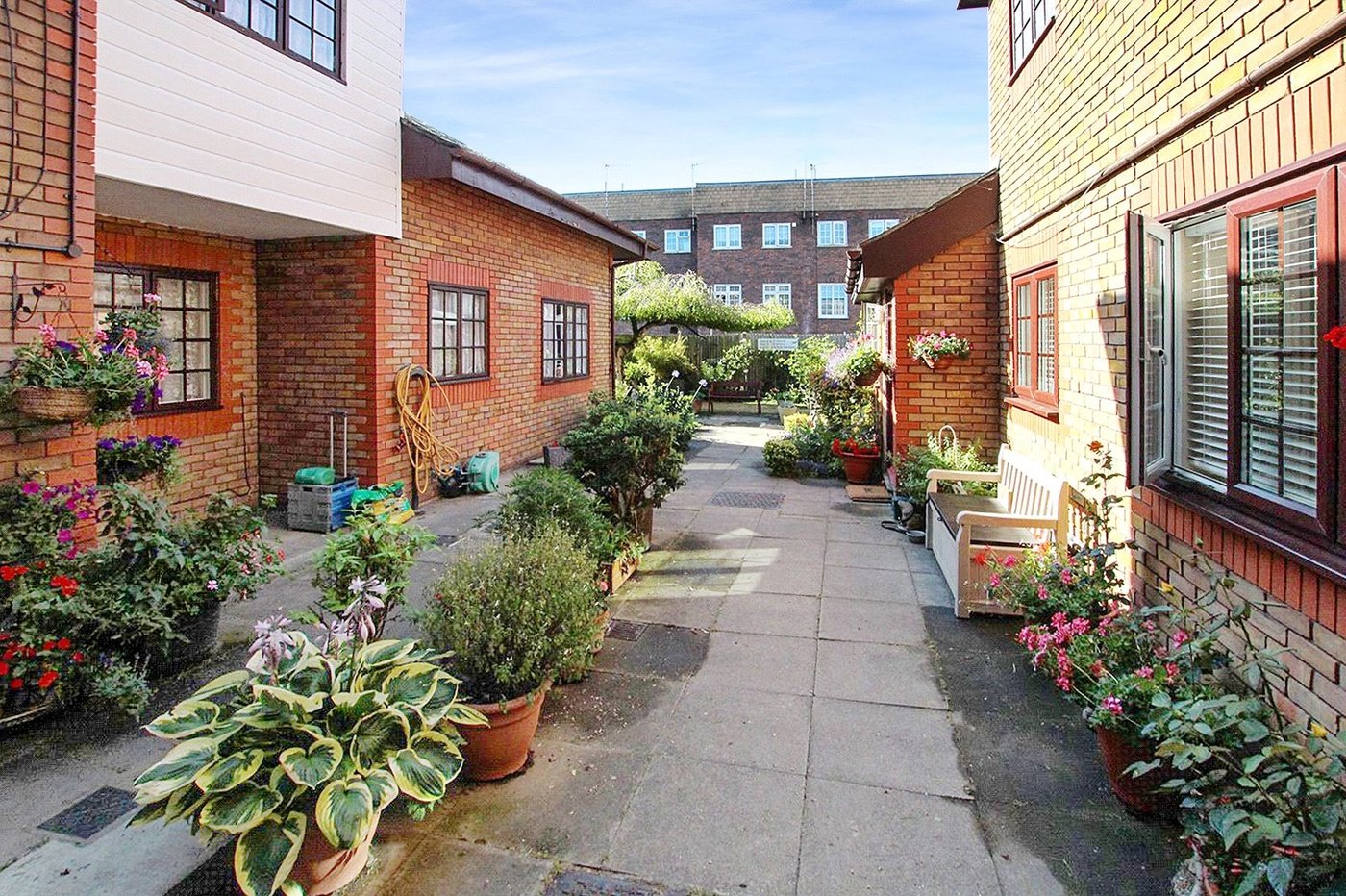 2 bedroom property for sale in London | Robinson Jackson
