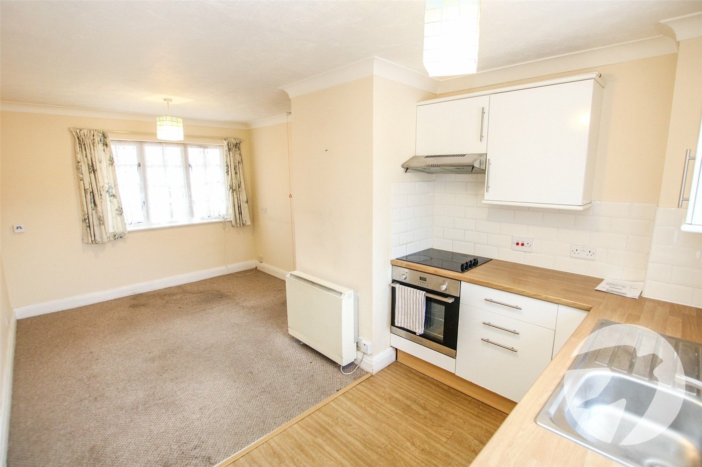 2 bedroom property for sale in London | Robinson Jackson