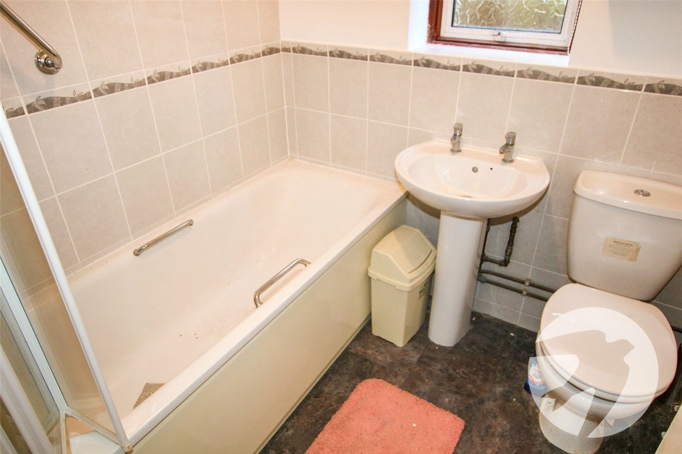 2 bedroom property for sale in London | Robinson Jackson