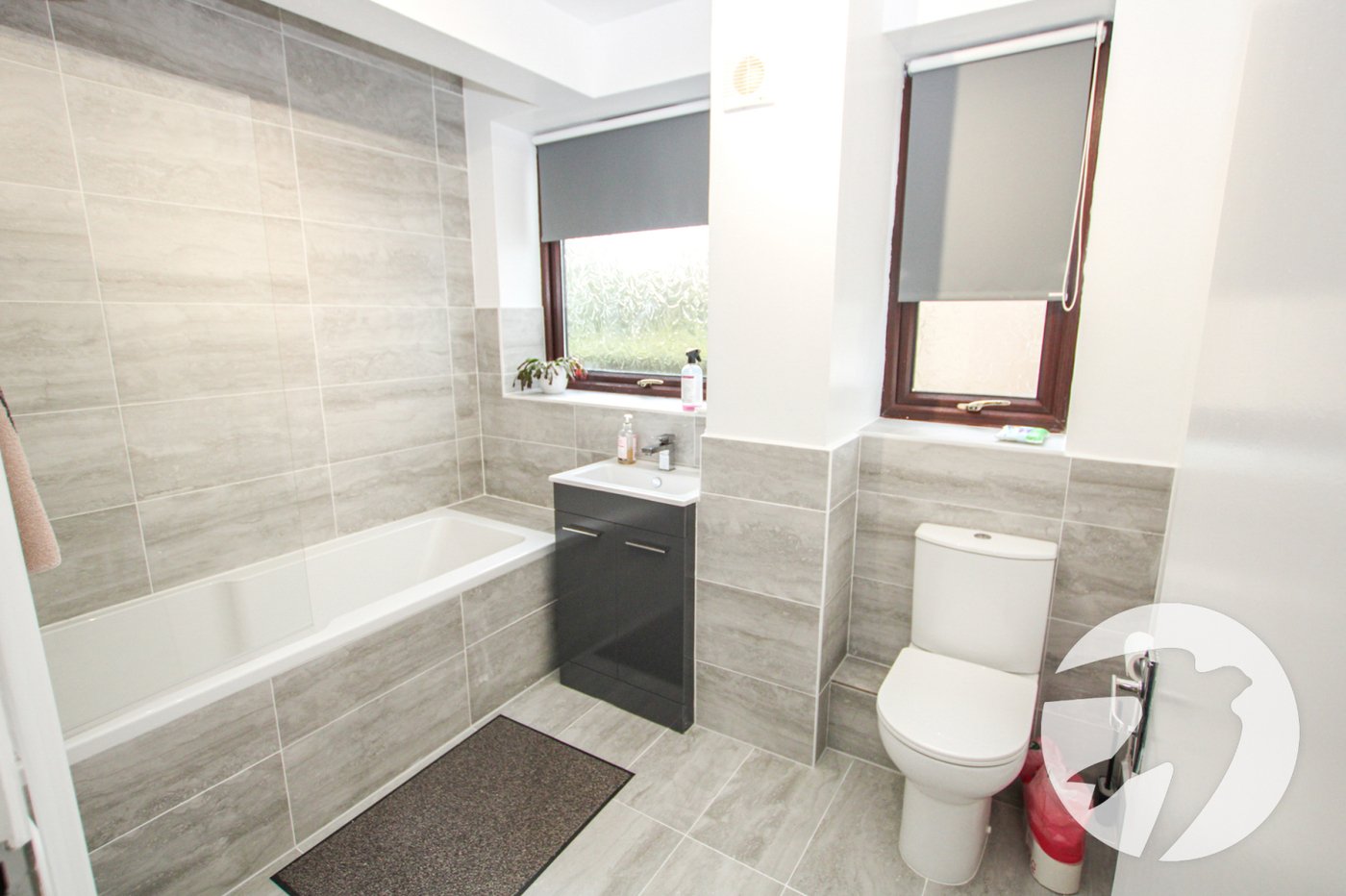2 bedroom property for sale in London | Robinson Jackson