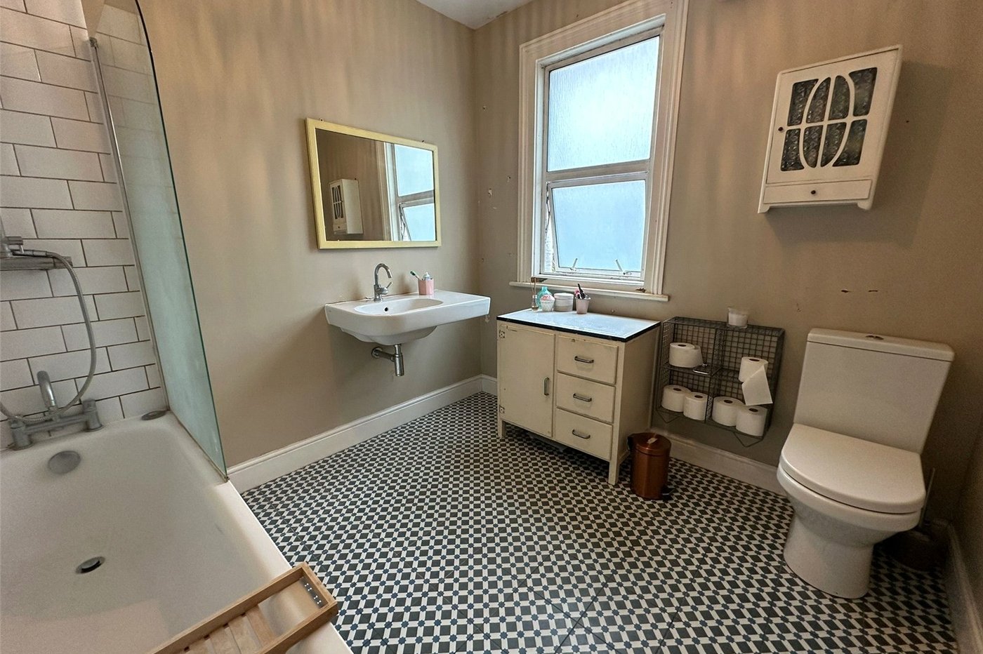 3 bedroom house for sale in London | Robinson Jackson