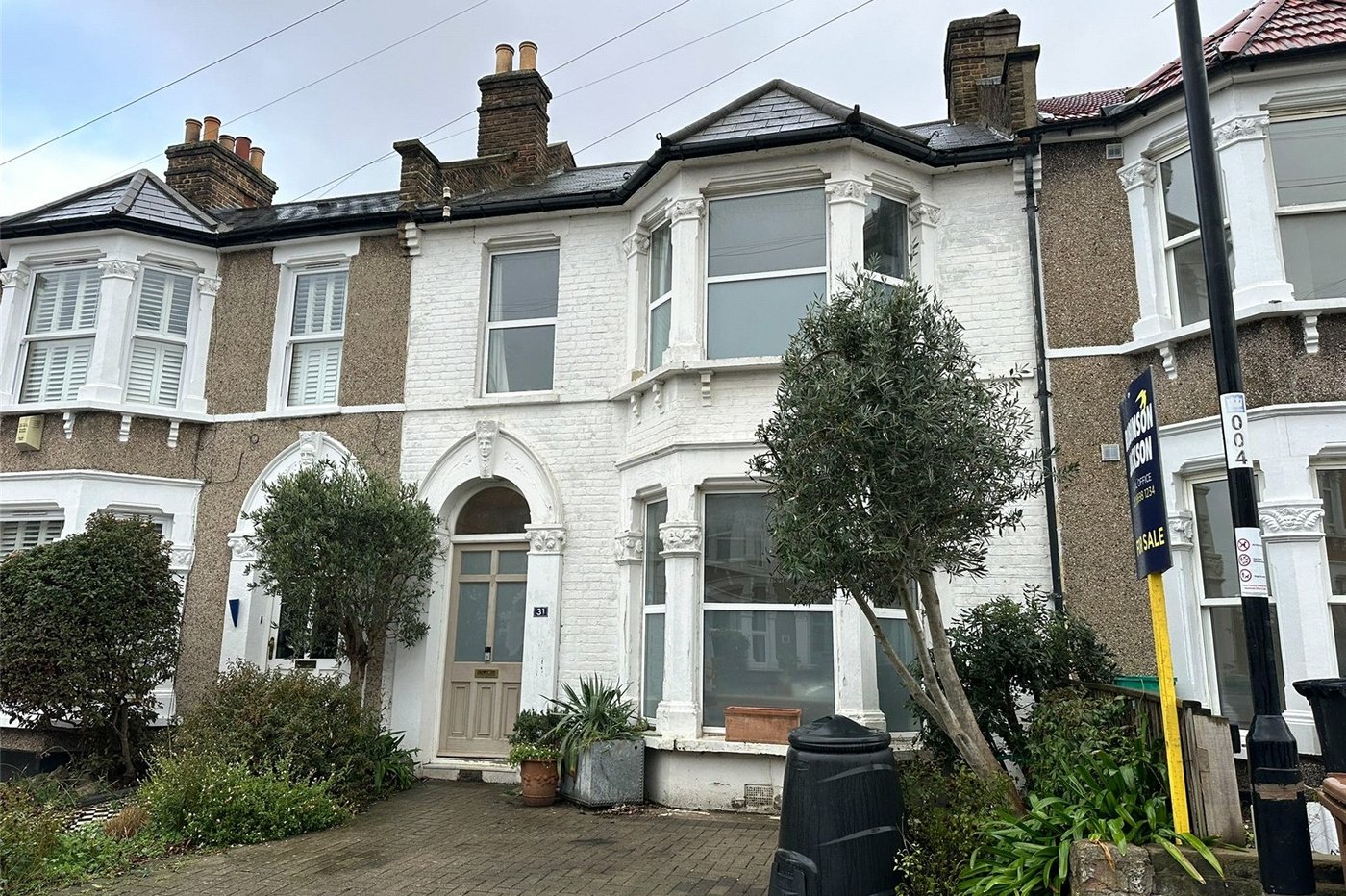 3 bedroom house for sale in London | Robinson Jackson