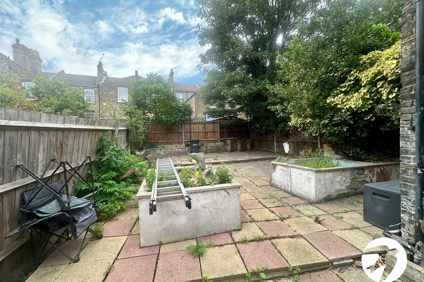 3 bedroom house for sale in London | Robinson Jackson