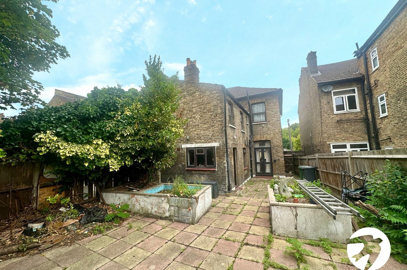 3 bedroom house for sale in London | Robinson Jackson