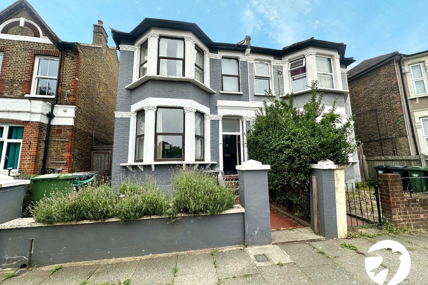 3 bedroom house for sale in London | Robinson Jackson