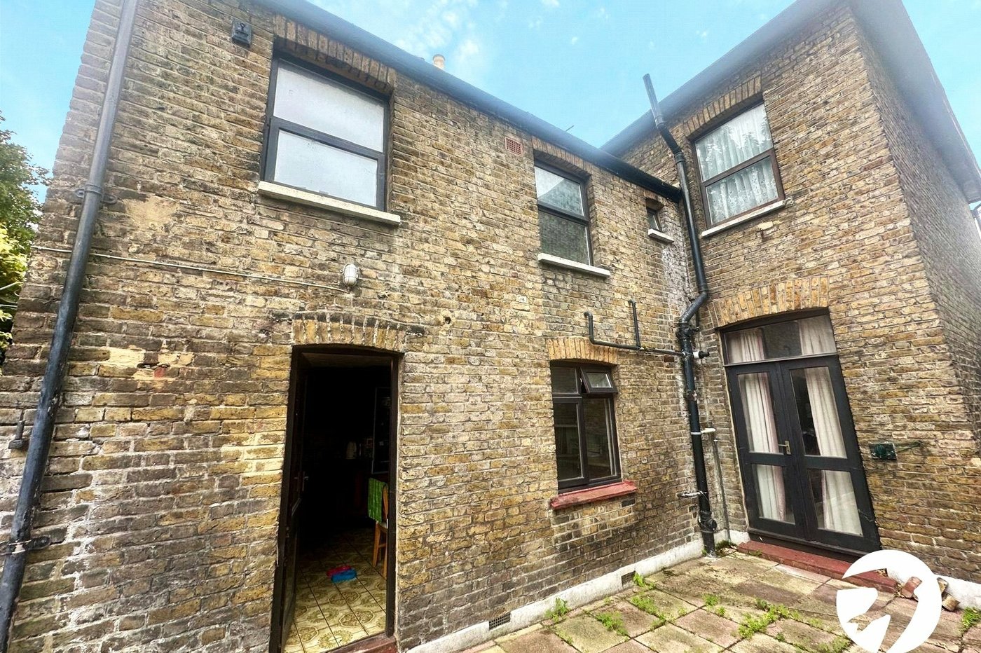 3 bedroom house for sale in London | Robinson Jackson