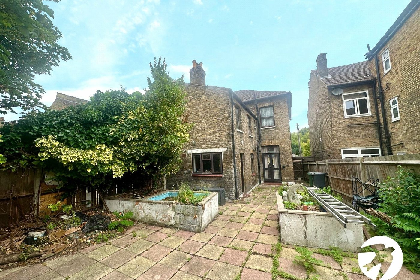 3 bedroom house for sale in London | Robinson Jackson