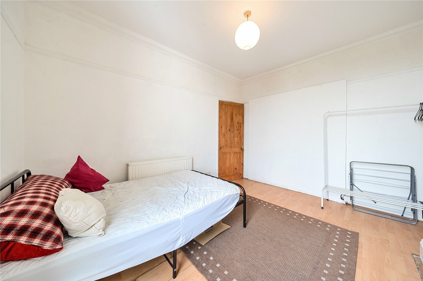 3 bedroom property for sale in London | Robinson Jackson