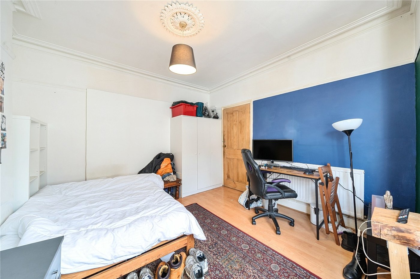 3 bedroom property for sale in London | Robinson Jackson