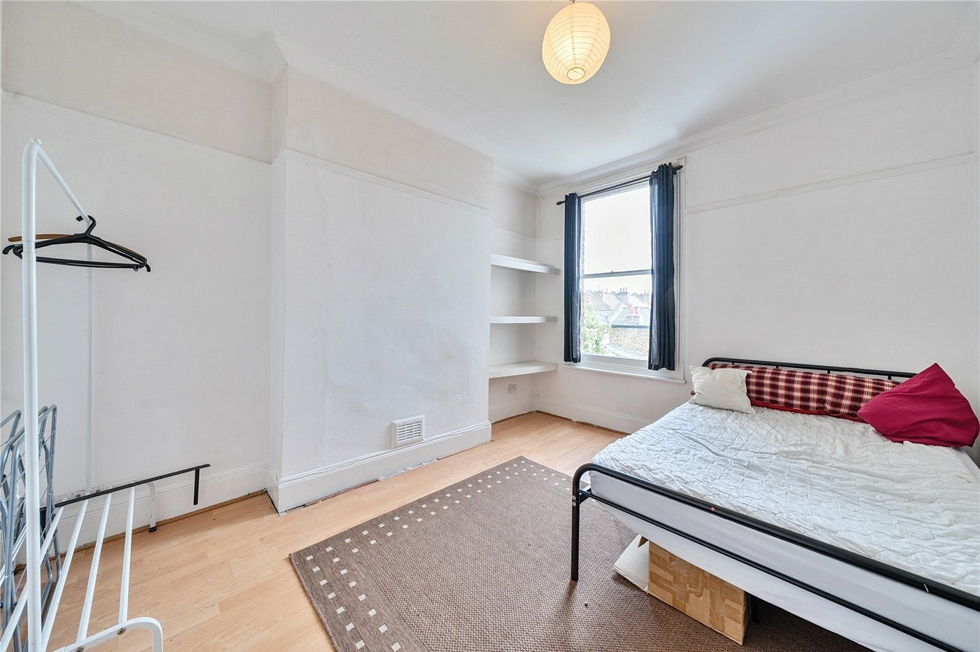 3 bedroom property for sale in London | Robinson Jackson