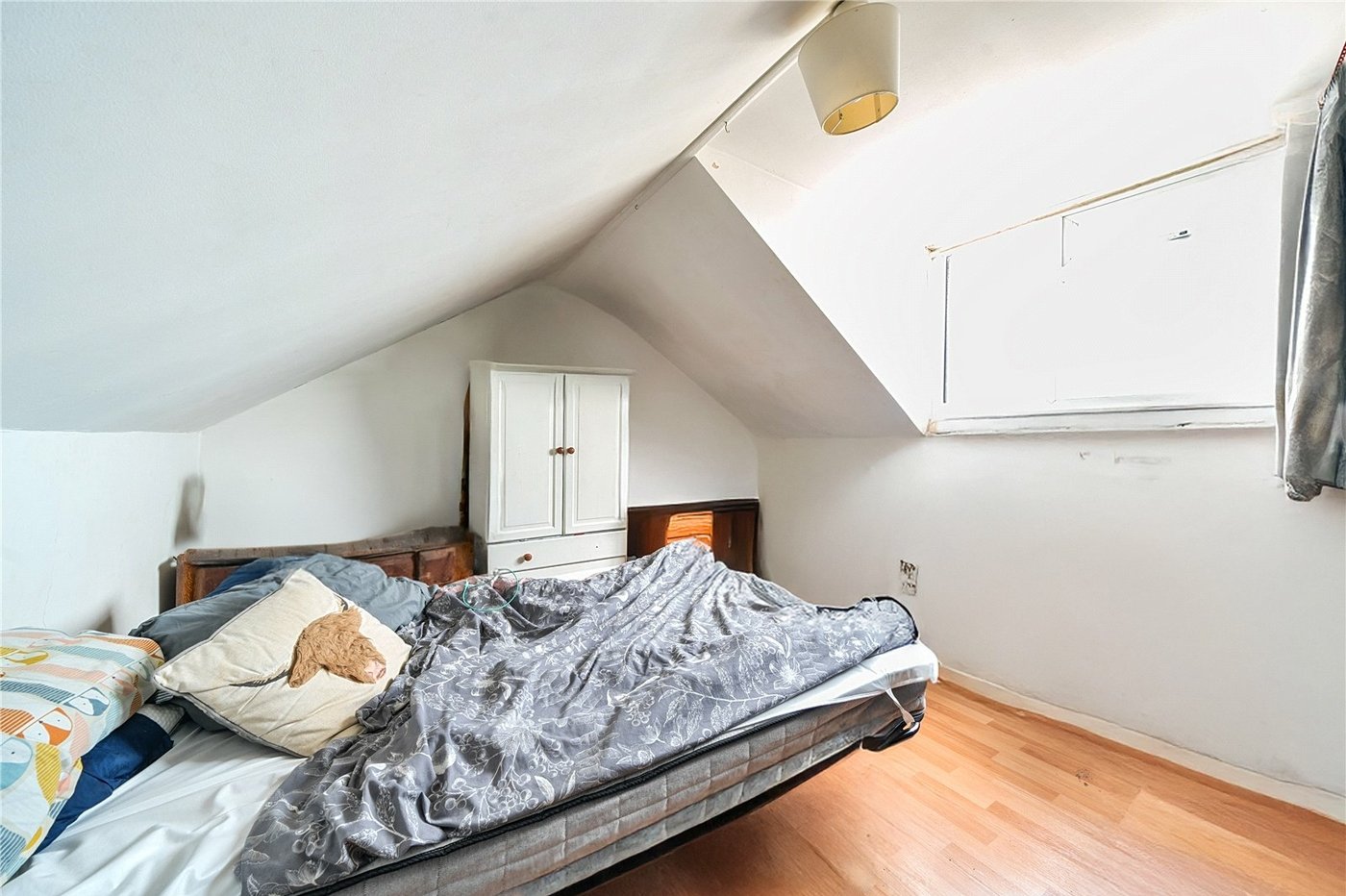 3 bedroom property for sale in London | Robinson Jackson