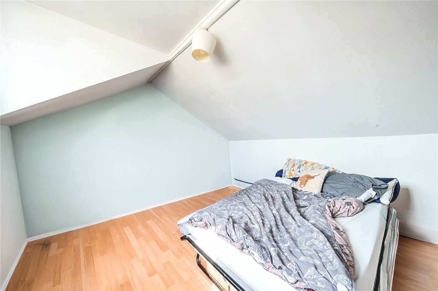 3 bedroom property for sale in London | Robinson Jackson