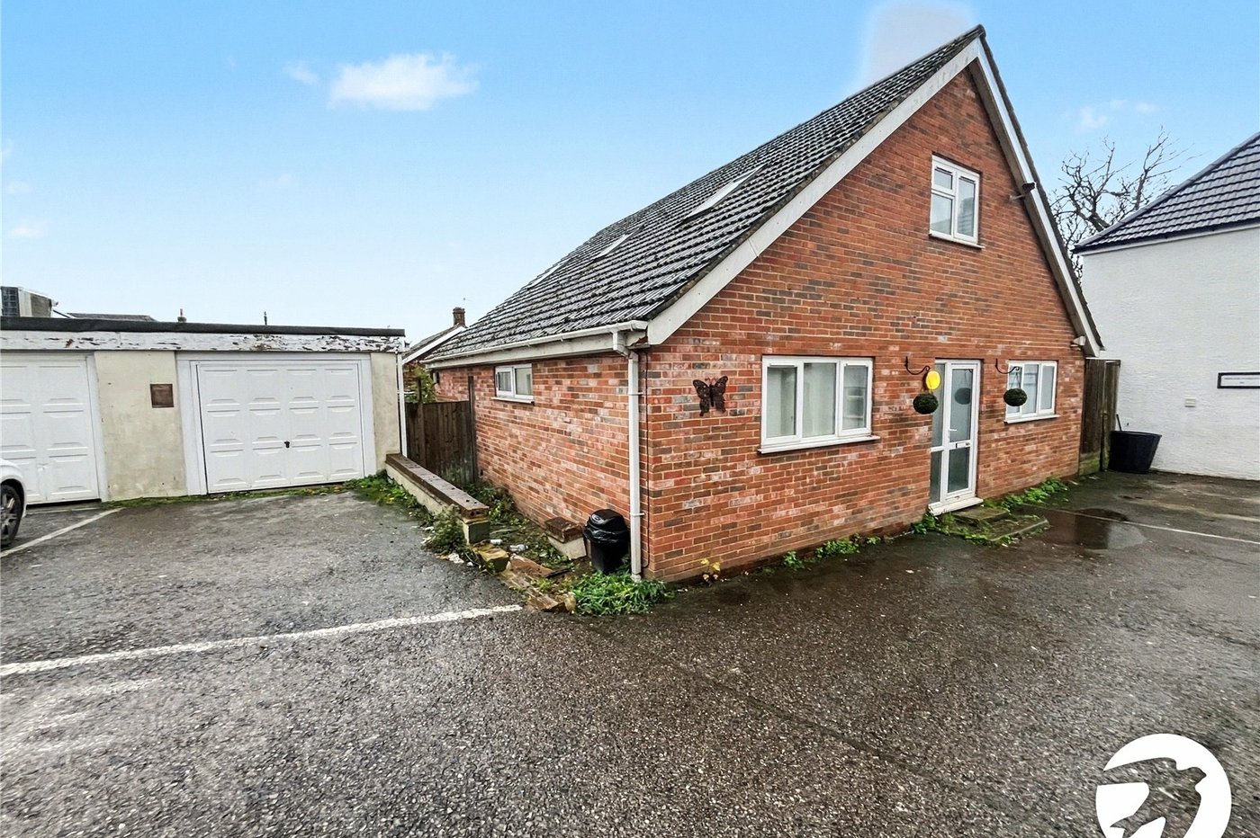 4 bedroom bungalow for sale in Rochester | Robinson Michael & Jackson