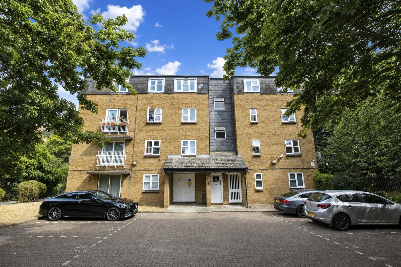 2 bedroom property for sale in Thamesmead | Robinson Jackson