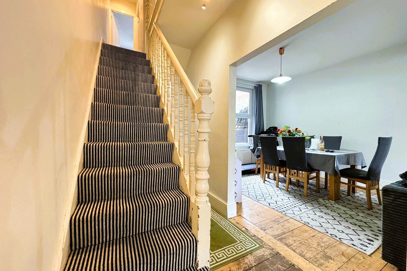 5 bedroom house for sale in London | Robinson Jackson